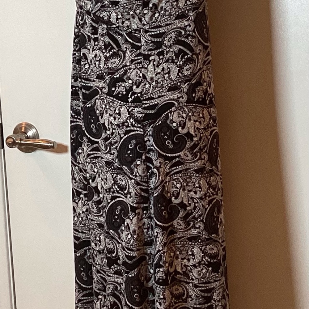 Hi-LO PAISLEY SLEEVELESS BLACK & WHITE STRETCHY V-NECK DRESS by Metaphor Sz. M - Picture 6 of 9